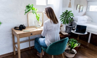 Góc làm việc tại gia bố trí trong phòng ngủ: Liệu có tốt theo phong thủy?