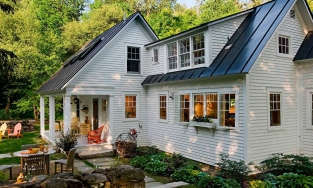 Ngôi nhà trong mơ với thiết kế đồng quê cổ điển, bao bọc bởi thiên nhiên trong lành yên ả