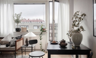 Sự pha trộn tinh tế giữa sắc màu và thiết kế trong căn hộ 30m² của cô nàng độc thân