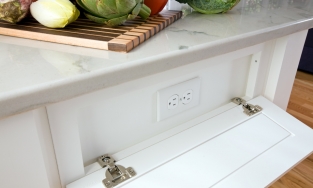 4 giải pháp sáng tạo giúp 'tạm biệt' những ổ điện vướng víu trong phòng bếp