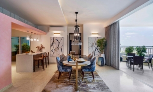 Căn hộ phong cách đương đại với gam màu xanh lam, hồng phấn cùng nội thất kiểu mái vòm tuyệt đẹp