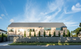 Chàng kiến trúc sư thiết kế ngôi nhà với khu vườn tuyệt đẹp bao quanh dành tặng bố mẹ