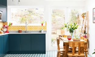 Cải tạo nhà nhỏ cũ kỹ thành không gian sống tiện nghi, đầy sắc màu lôi cuốn