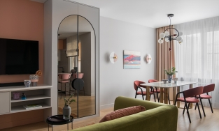 Căn hộ vỏn vẹn 56m² nhưng cuốn hút với gam màu hồng và xanh ô liu tuyệt đẹp