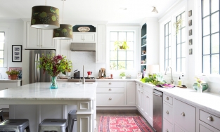 4 lời khuyên từ NTK nội thất để phòng bếp trắng nổi bật mà vẫn thanh lịch