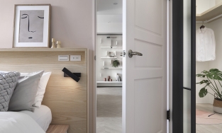 Căn hộ 73m² được cải tạo theo phong cách Scandinavian với tone xám - hồng phấn ngọt ngào