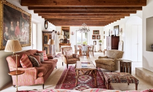 Ngôi nhà xinh đẹp khiến cặp vợ chồng quyết định trở về chốn cũ yêu thương trên hòn đảo yên bình