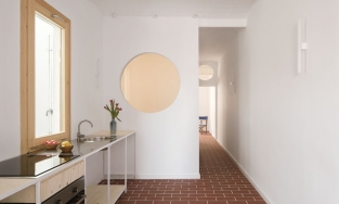 Cải tạo căn hộ 40m² tối giản nhưng cuốn hút nhờ những ô cửa sổ hình tròn