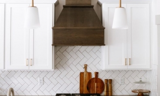 Cách vệ sinh máy hút mùi trong phòng bếp sạch bóng từ trong ra ngoài