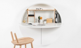 Pill, chiếc bàn làm việc hình tròn đẹp như tác phẩm nghệ thuật trên tường