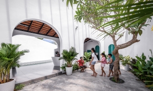 Phú‌ ‌Yên‌ ‌House:‌ ‌Ngôi‌ ‌nhà‌ ‌420m²‌ ‌được‌ ‌xây‌ ‌cho‌ ‌những‌ ‌đứa‌ ‌con‌ ‌về‌ ‌trải‌ ‌nghiệm‌ ‌ngày‌ ‌Hè‌ ‌ở‌ ‌miền‌ ‌quê‌ ‌yên‌ ‌ả‌ 