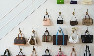 5 ý tưởng lưu trữ gọn gàng, thông minh cho hội chị em mê sưu tập túi xách