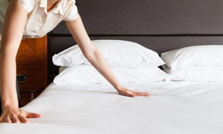 Cách làm sạch nệm đơn giản, hiệu quả để giường ngủ luôn sạch và thơm