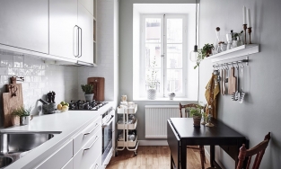 Phòng bếp nhỏ: 4 ý tưởng hữu ích giúp tiết kiệm không gian chật chội