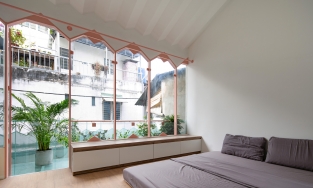 Nhà Lồng Hẻm: Ngôi nhà với màu sắc tươi sáng, thiết kế trẻ trung, nổi bật trong con hẻm nhỏ Sài Gòn