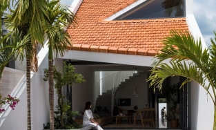 Ngôi nhà 'ngoài truyền thống, trong hiện đại', mái là điểm nhấn ở Khánh Hoà