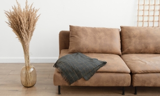 Mẹo vệ sinh sofa da lộn nhân tạo sạch bong với 4 bước cực đơn giản