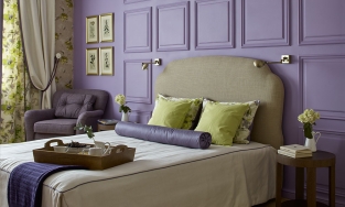 Căn hộ phong cách cổ điển với điểm nhấn tím oải hương của quý bà lãng mạn