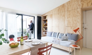 Căn hộ 28m² có khả năng 'che giấu' và 'biến hóa' tài tình của 2 quý ông tại Milan, Ý