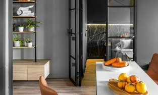 Căn hộ 42m² đen - xám của chàng độc thân chứng minh màu lạnh vẫn thu hút khó cưỡng