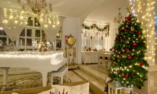 Căn biệt thự ngập hương vị Giáng sinh mà siêu mẫu Thuý Hạnh dành 10 ngày để trang trí
