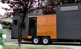 Nhà xe 2 tỷ chất lừ tiện nghi như nhà đất, thoả mãn ước mơ mang cả ngôi nhà trong các chuyến đi