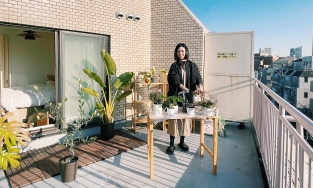 Căn hộ nhỏ xinh với ban công ngập nắng của nữ kiến trúc sư làm việc tại Tokyo, Nhật Bản