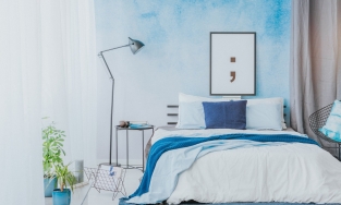 Xuân về, 'thay áo mới' cho phòng ngủ với gam màu xanh lam dịu dàng, bình yên như mùa mới