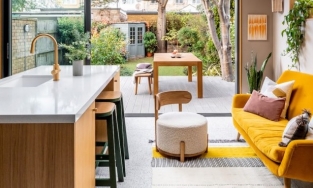 Phòng ăn kiêm góc thư giãn mở ngập tràn cảm hứng của cặp vợ chồng ưa bình yên