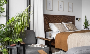 Căn hộ 55m² ấn tượng và thoáng nhờ chuyển phòng khách ra ngoài logia