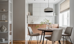 Căn hộ 80m² thanh lịch với gam màu trắng - gỗ, là món quà của đứa con dành tặng cha mẹ