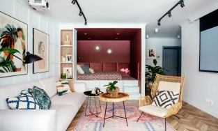 Căn hộ của nàng độc thân thiết kế theo phong cách Boho với phòng ngủ màu đỏ mận quyến rũ