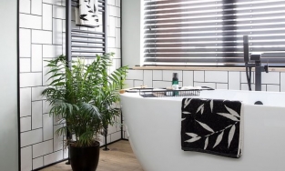 Màn cải tạo căn phòng xập xệ 'trống trơn' thành phòng tắm kiểu Nhật tiện nghi, chất lừ