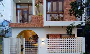 A-House, ngôi nhà phố Quảng Ngãi dùng chính gạch mộc để tạo điểm nhấn cá nhân ấn tượng