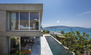 Stone House, biệt thự siêu đẹp với view nhìn ra biển và những ngọn núi hùng vĩ tại Nha Trang