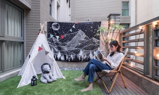 Nàng độc thân biến ban công căn hộ thành góc 'cắm trại'chill hết nấc