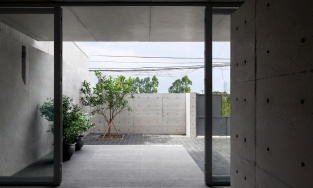 Ngôi nhà  nổi nhất khu dù chỉ dùng duy nhất tone màu xám và chất liệu bê tông ở Hà Nội