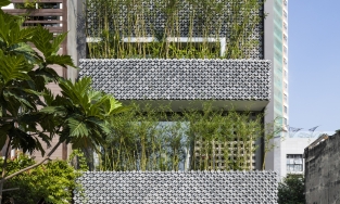 Pattern House, nhà ống Sài Gòn chỉ dùng gạch 4 lỗ mà mặt tiền đẹp như được 'mặc áo hoa'