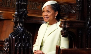 Mẹ vợ hoàng tử Harry CEO Loving Kindness