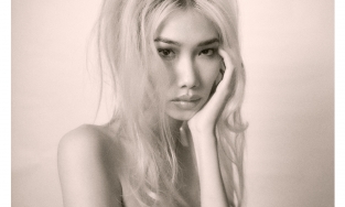 Art Class: Khoác tấm áo tối giản cho biểu tượng tối đa