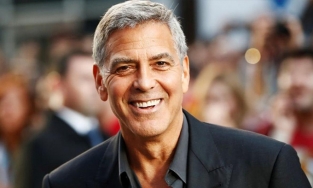 Bất ngờ giàu có, người đàn ông tặng 14 bạn thân mỗi người 1 triệu đô cảm ơn