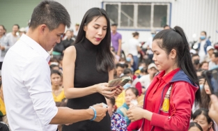 Thủy Tiên tuyên bố không việc gì phải giải trình với Hồng Quế