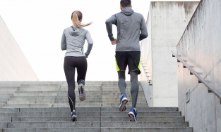 Người có tiền sử đột quỵ như Chí Tài có nên leo cầu thang bộ?