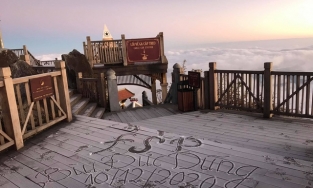 'Nóc nhà Đông Dương' Fansipan lại phủ trắng sương muối như tuyết