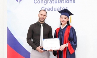 Hoa hậu Lê Âu Ngân Anh nhận chứng chỉ giảng dạy quốc tế tiếng Anh