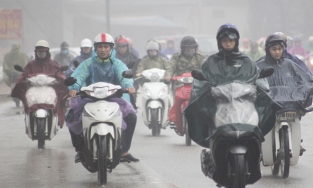 Nhiệt độ miền Bắc tăng dần, miền Nam mưa lớn do áp thấp nhiệt đới