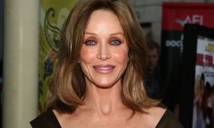 Người đại diện đính chính tin Tanya Roberts qua đời do đột quỵ