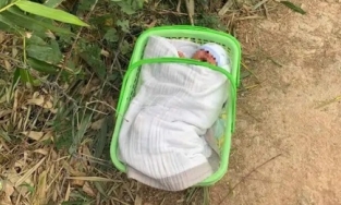 Hà Nam: Trẻ sơ sinh bị bỏ ven đường với lời nhắn 'Con là người mẹ tội lỗi'