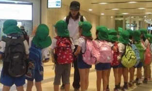 Trẻ em Nhật Bản được huấn luyện chịu lạnh từ nhỏ