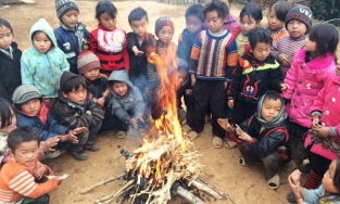 Nhiệt độ giảm mạnh, hơn 400 trường ở Sơn La cho học sinh nghỉ học tránh rét